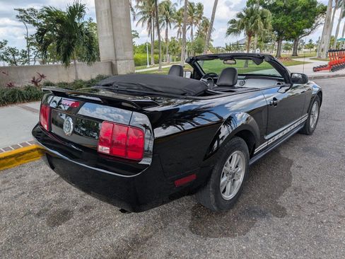 Used 2006 Ford Mustang Convertible image 6
