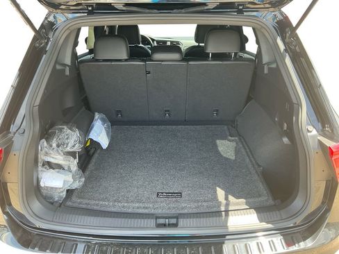 Used 2023 Volkswagen Tiguan SE R-Line AWD/4WD image 17