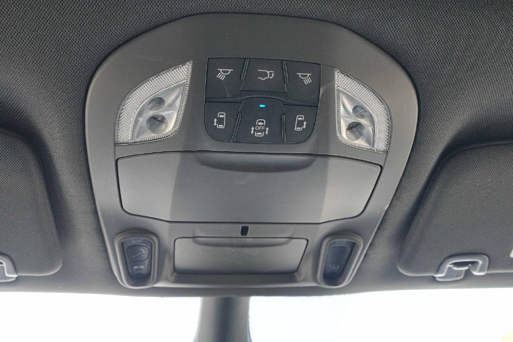 Used 2025 Chrysler Pacifica Limited FWD image 37