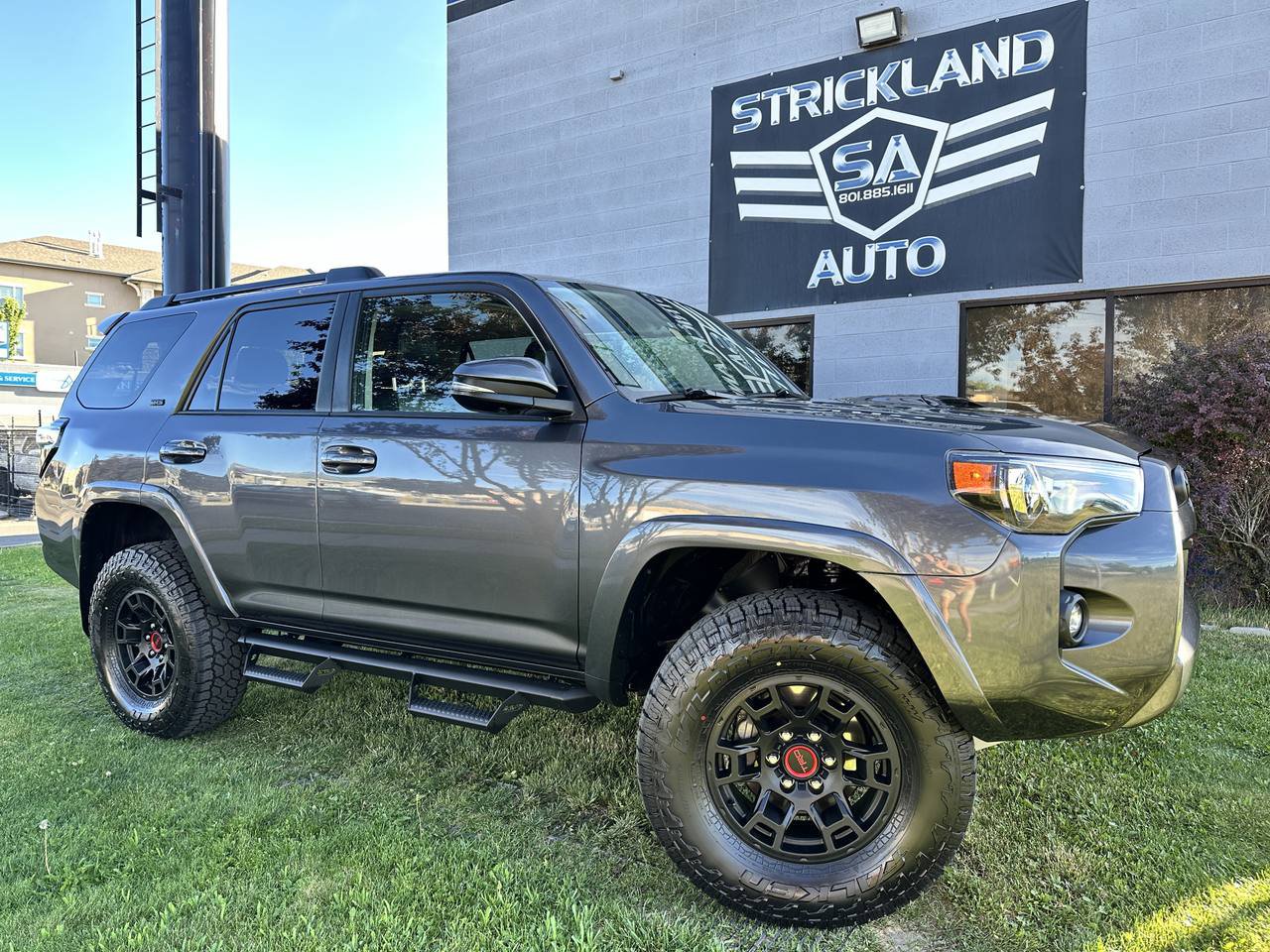 Used 2023 Toyota 4Runner SR5 Premium w/ Moonroof Package AWD/4WD image 1