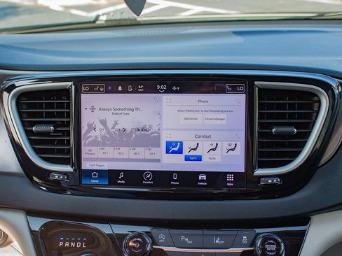 Used 2023 Chrysler Pacifica Touring-L FWD image 25