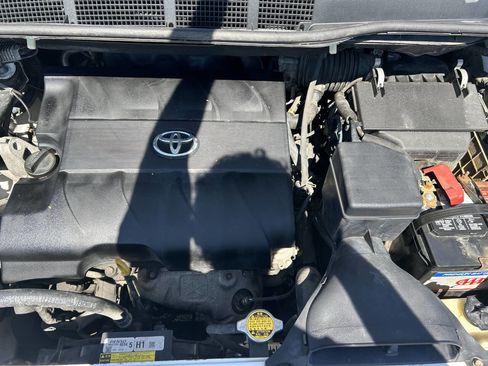 Used 2011 Toyota Sienna XLE image 15