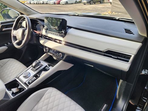 Used 2024 Mitsubishi Outlander SEL image 15