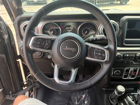 Used 2020 Jeep Wrangler Unlimited Sahara AWD/4WD image 17
