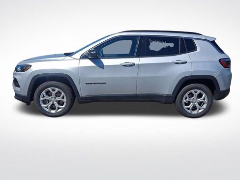 Used 2024 Jeep Compass Latitude AWD/4WD image 7