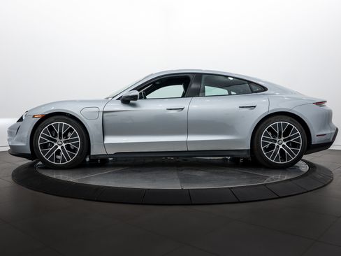 Certified 2021 Porsche Taycan image 2