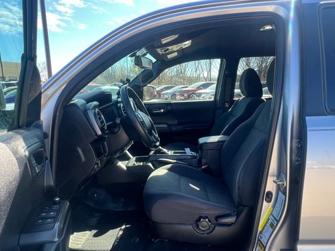 Used 2016 Toyota Tacoma TRD Off-Road image 21