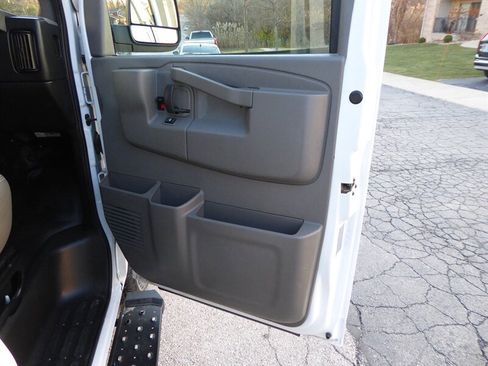 Used 2017 Chevrolet Express 2500 LS image 21