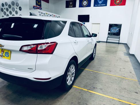 Used 2020 Chevrolet Equinox LS w/ LS Convenience Package image 23