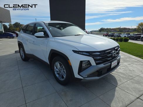 New 2026 Hyundai Tucson SE image 3