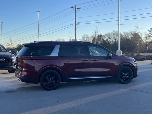 Used 2023 Kia Carnival SX Prestige image 8