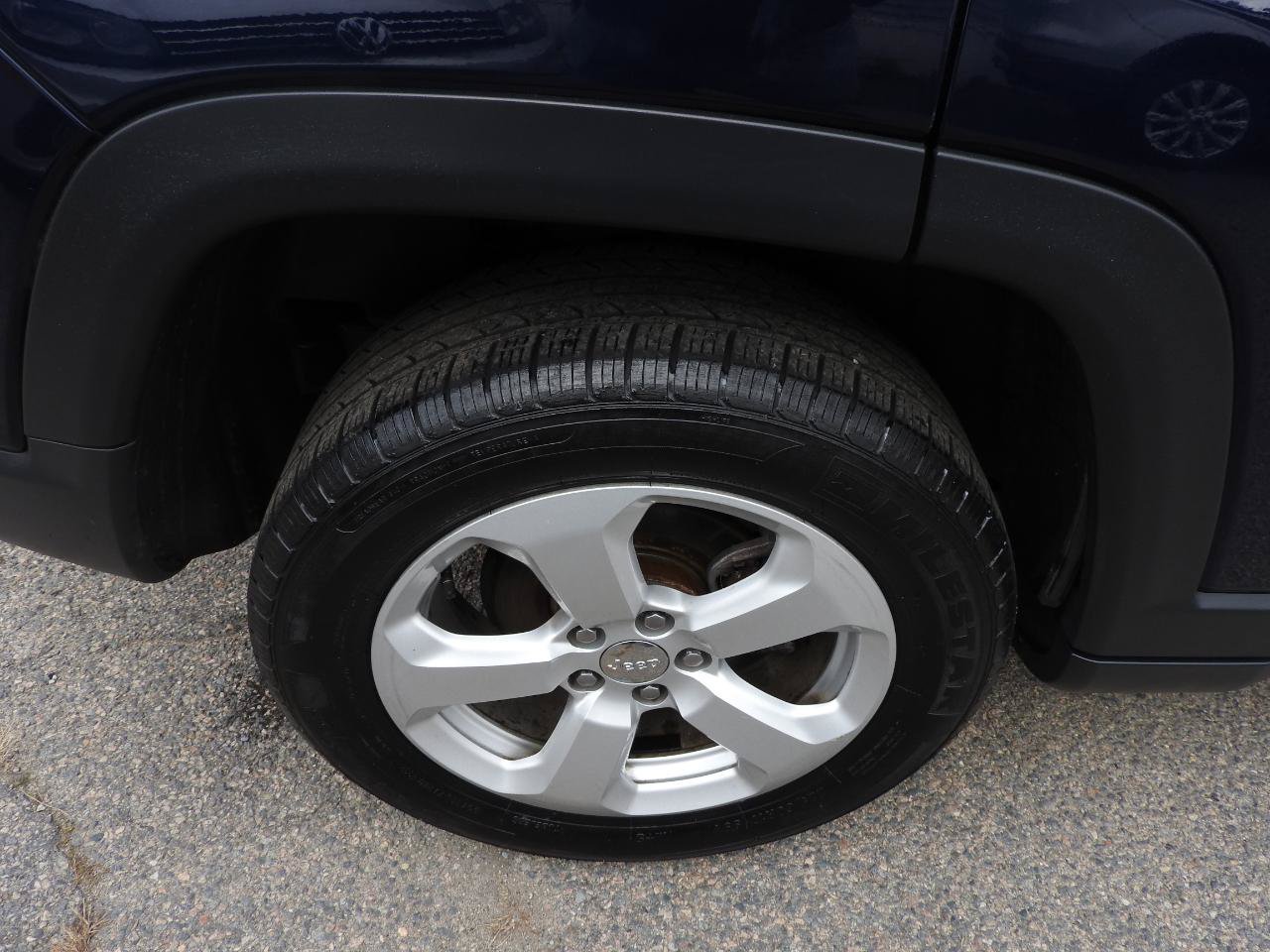 Used 2020 Jeep Compass Latitude w/ Cold Weather Group AWD/4WD image 19