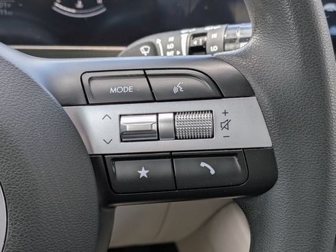 Used 2025 Hyundai Tucson SE FWD image 23