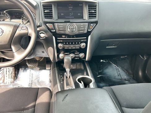 Used 2020 Nissan Pathfinder S image 24