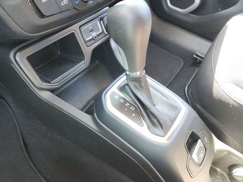 Used 2020 Jeep Renegade Latitude image 23