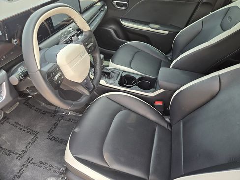 Certified 2025 Kia K4 GT-Line w/ GT-Line Premium Package FWD image 18