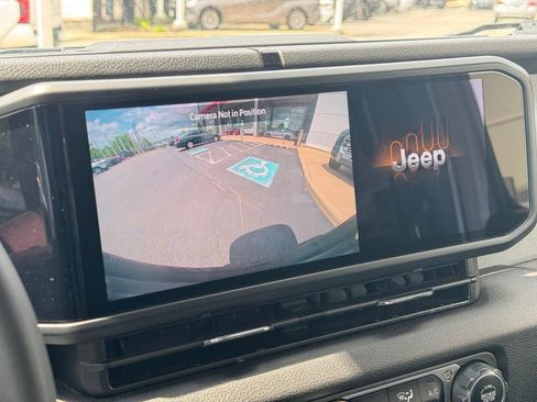 Used 2025 Jeep Wrangler Unlimited Sport AWD/4WD image 41