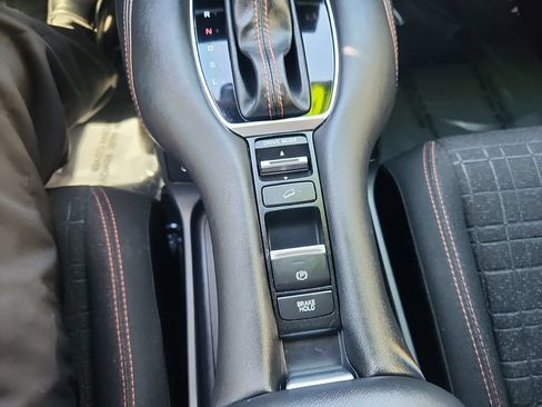 Used 2025 Honda HR-V Sport image 25