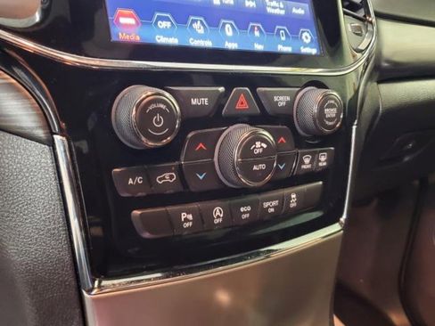 Used 2020 Jeep Grand Cherokee Altitude image 25