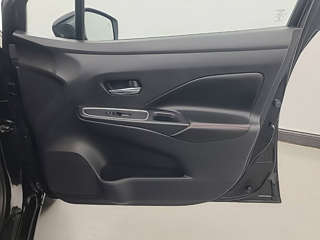 Used 2024 Nissan Versa SR FWD image 13