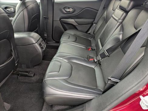 Used 2019 Jeep Cherokee Latitude Plus w/ Cold Weather Group image 17