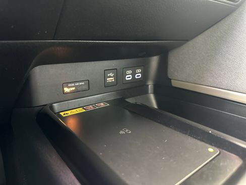 Used 2025 Toyota Camry LE image 33