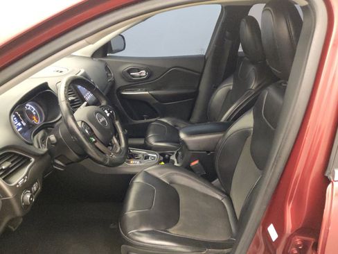 Used 2019 Jeep Cherokee Latitude Plus FWD image 17