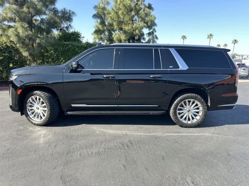 Used 2023 Cadillac Escalade ESV Premium Luxury image 3
