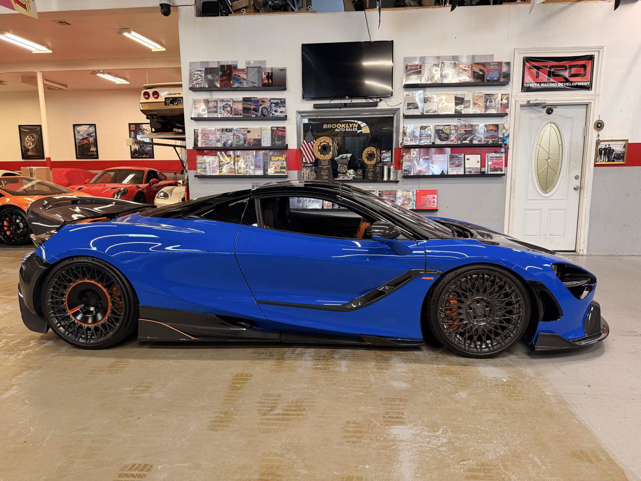 Used 2022 McLaren 720S Performance RWD image 9