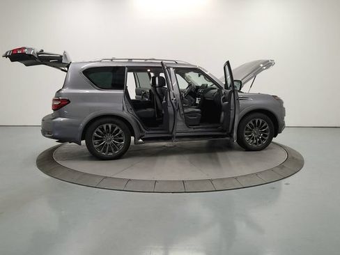 Used 2022 Nissan Armada Platinum w/ Captain's Chairs Package RWD image 17