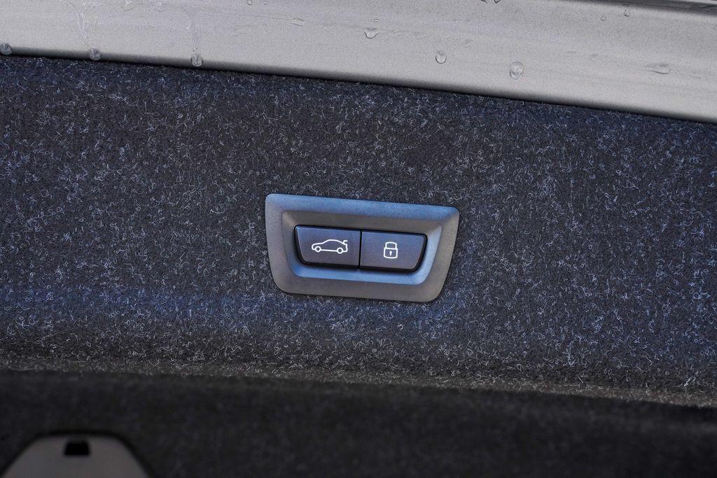 Used 2025 BMW M3 w/ M Carbon Exterior Package RWD image 49