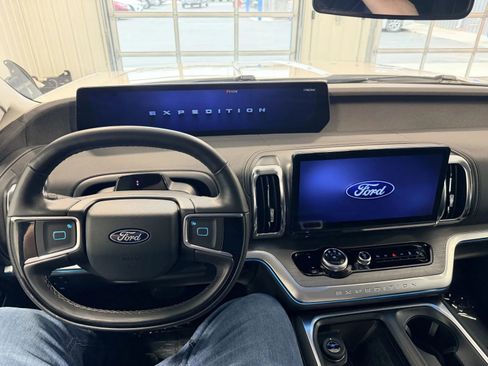 Used 2025 Ford Expedition Max Platinum AWD/4WD image 32