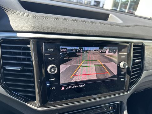 Used 2022 Volkswagen Atlas Cross Sport SE image 19