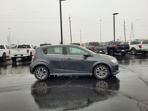 Used 2019 Chevrolet Sonic LT w/ Convenience Package image 2