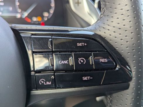 Used 2025 Mercedes-Benz GLB 250 GLB 250 image 36