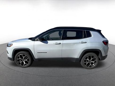 Used 2025 Jeep Compass Limited image 9