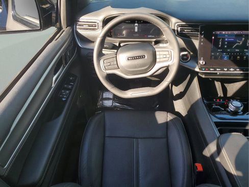 Used 2025 Jeep Wagoneer Series II image 11