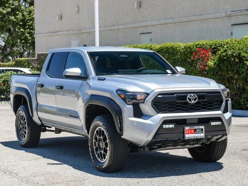 Used 2025 Toyota Tacoma TRD Off-Road AWD/4WD image 3