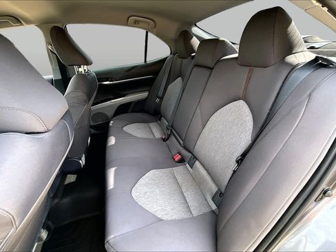 Used 2019 Toyota Camry LE FWD image 17