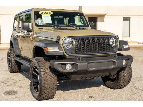 Used 2025 Jeep Wrangler Unlimited Sport AWD/4WD image 32