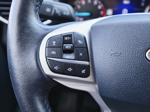 Used 2023 Ford Explorer XLT w/ Equipment Group 202A image 23