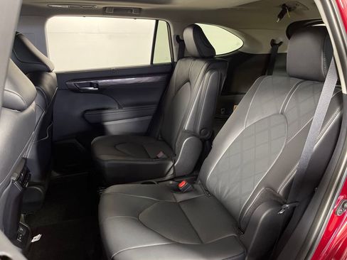 New 2026 Toyota Highlander Platinum AWD/4WD image 15