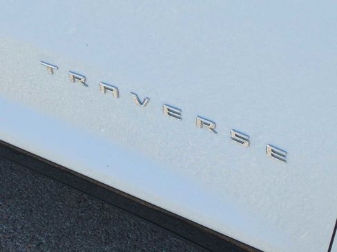 Used 2026 Chevrolet Traverse High Country image 33