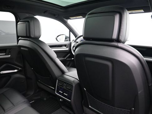 Used 2025 Porsche Cayenne S AWD/4WD image 7
