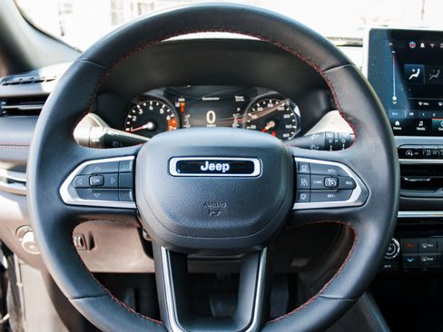 Used 2024 Jeep Compass Trailhawk AWD/4WD image 11