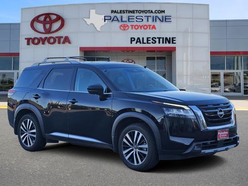 Used 2024 Nissan Pathfinder Platinum image 1