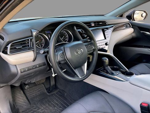 Used 2019 Toyota Camry LE image 15