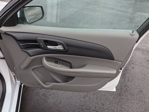 Used 2015 Chevrolet Malibu LT FWD image 27