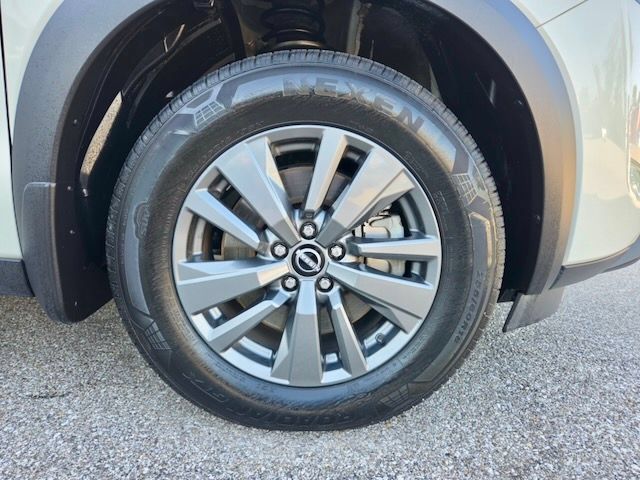 Used 2023 Nissan Pathfinder SV AWD/4WD image 33
