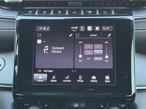 Used 2023 Jeep Grand Cherokee Altitude AWD/4WD image 4